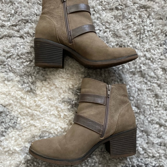 Size 8 western style ankle boots - Picture 7 of 7